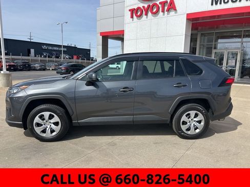 Used 2019 Toyota RAV4 LE w/ Carpet Mat Package image 12