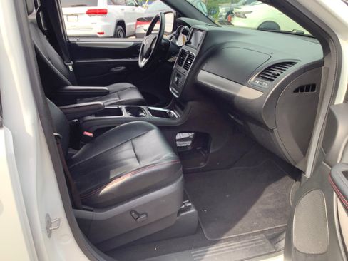 Used 2019 Dodge Grand Caravan GT FWD image 17
