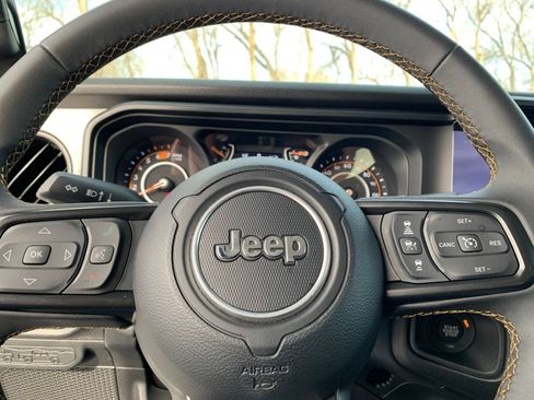 Used 2025 Jeep Wrangler Unlimited Sport AWD/4WD image 63