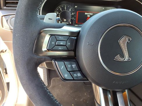 Used 2020 Ford Mustang Shelby GT500 w/ Technology Package image 16