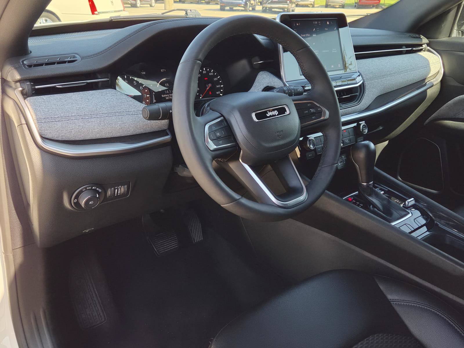Used 2025 Jeep Compass Latitude AWD/4WD image 27
