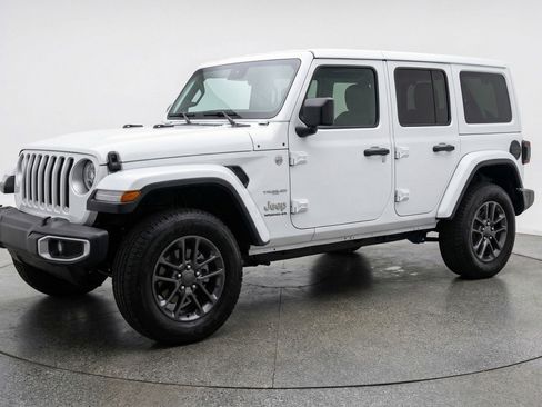Used 2025 Jeep Wrangler Sahara image 3