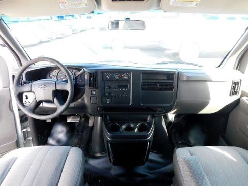 Used 2003 Chevrolet Express 3500 Extended Passenger image 13