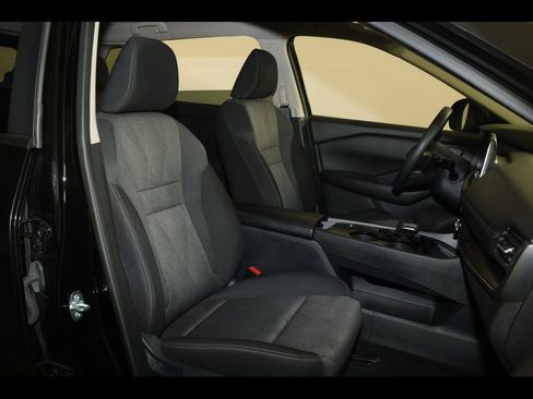 Used 2024 Nissan Rogue SV FWD image 29