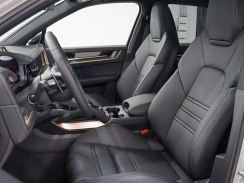 Used 2026 Porsche Cayenne S AWD/4WD image 5