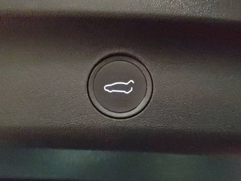 Used 2023 Tesla Model Y Long Range AWD/4WD image 10