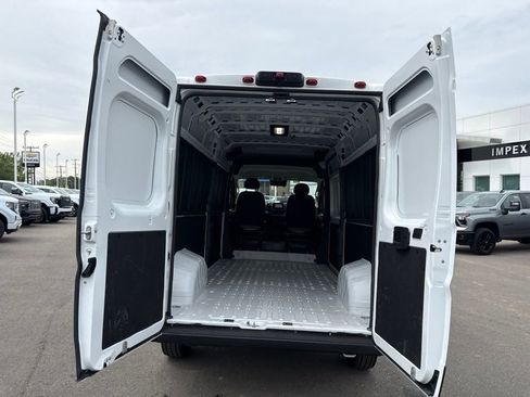Used 2026 RAM ProMaster 2500 w/ Convenience Group FWD image 24