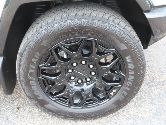 New 2026 GMC Hummer EV 4x4 Crew Cab w/ LPO, Sport Package image 17
