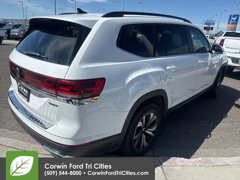Used 2024 Volkswagen Atlas SE AWD/4WD image 10