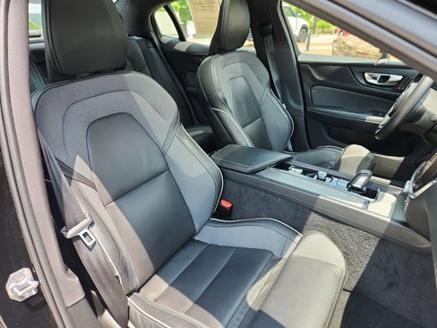 Used 2022 Volvo S60 B5 R-Design w/ Advanced Package image 37