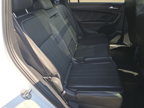 Certified 2024 Volkswagen Tiguan SE R-Line AWD/4WD image 18