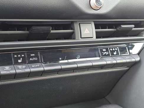 Used 2023 Toyota Crown AWD/4WD image 32