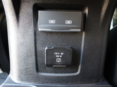 Used 2025 Jeep Wrangler Unlimited Rubicon w/ Technology Group image 15