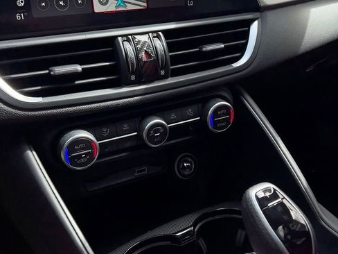 Used 2023 Alfa Romeo Giulia Veloce image 28