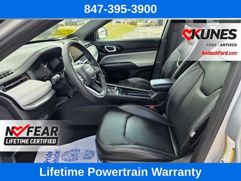 Used 2025 Jeep Compass Limited AWD/4WD image 15