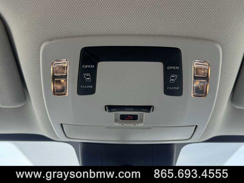 Used 2024 Toyota Sienna LE FWD image 27