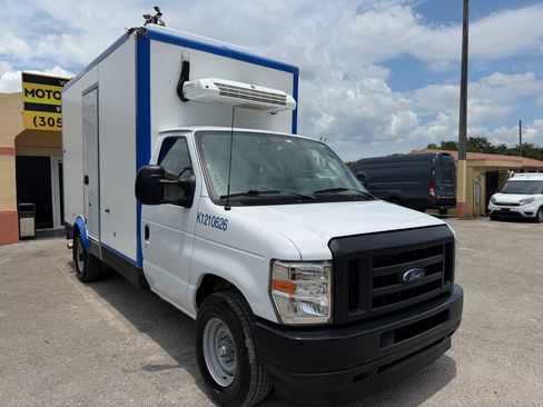 Used 2024 Ford E-350 and Econoline 350 Super Duty w/ Power Windows & Locks Group RWD image 15