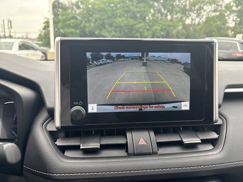 Used 2025 Toyota RAV4 XLE AWD/4WD image 28