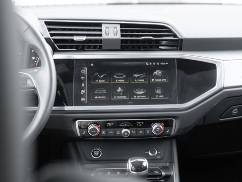 Certified 2025 Audi Q3 2.0T Premium w/ Convenience Package image 12