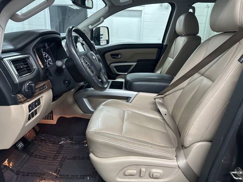 Used 2016 Nissan Titan SL image 21