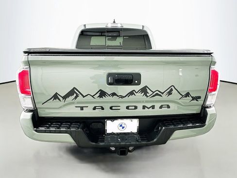 Used 2022 Toyota Tacoma TRD Off-Road AWD/4WD image 6