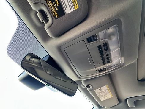 Used 2017 Toyota Highlander Limited image 32