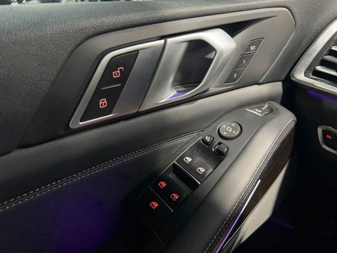 Used 2019 BMW X5 xDrive40i w/ Premium Package image 11