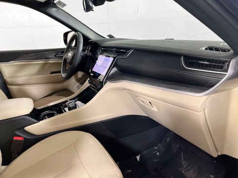 Used 2023 Jeep Grand Cherokee Limited image 28