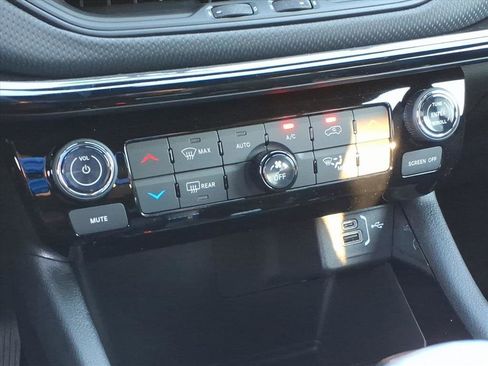 New 2026 Jeep Compass Limited w/ Sun, Sound & Navigation Group image 9