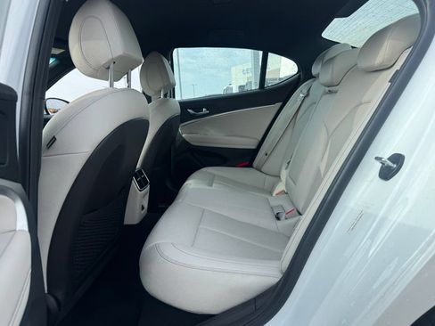 Used 2025 Genesis G70 2.5T RWD image 13