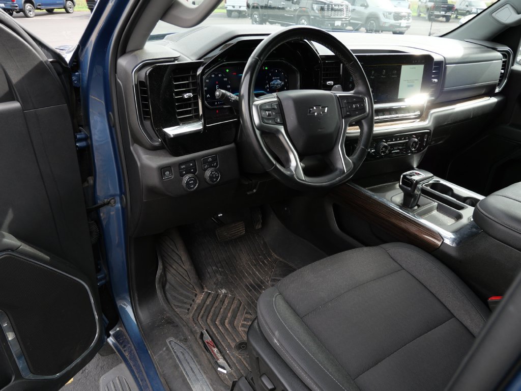Used 2024 Chevrolet Silverado 1500 RST AWD/4WD image 12