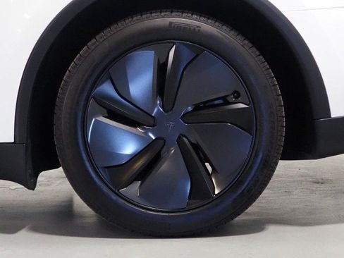 Used 2026 Tesla Model Y Long Range RWD image 52