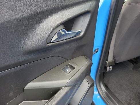 Used 2024 Chevrolet Trax RS w/ Sunroof Package FWD image 13