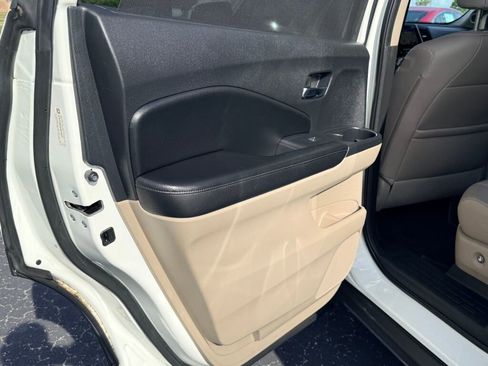 Used 2016 Honda Pilot Touring image 18