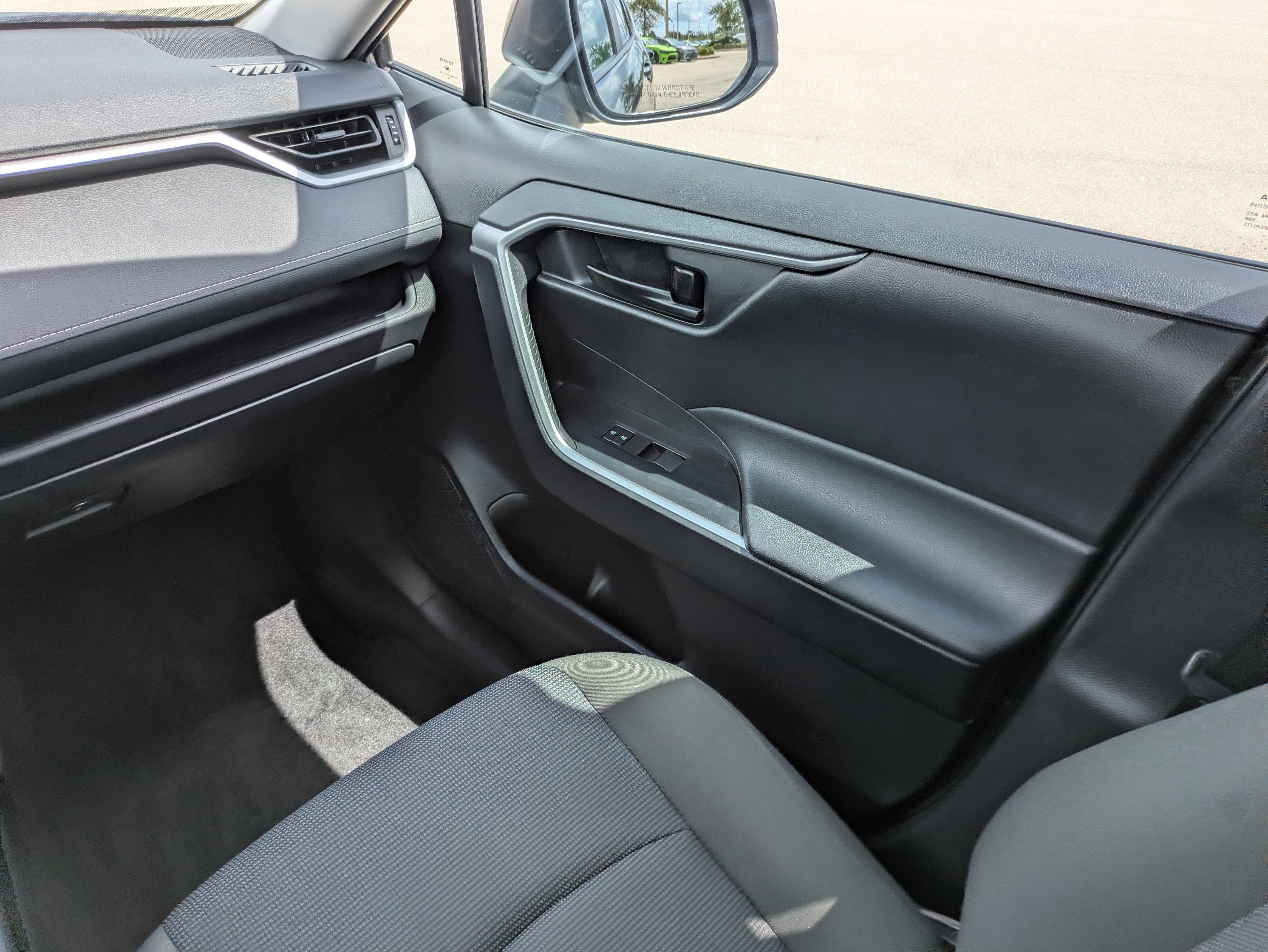 Used 2024 Toyota RAV4 LE FWD image 17