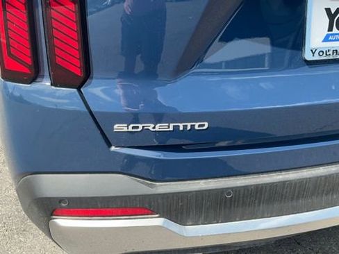 Certified 2025 Kia Sorento SX FWD image 10