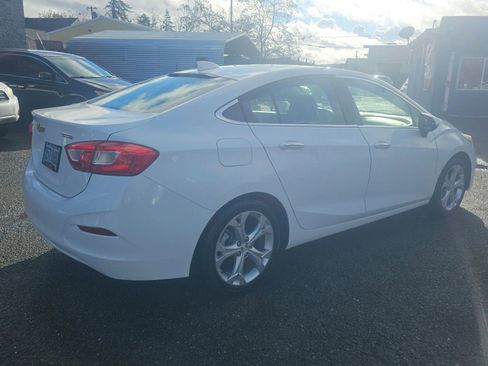 Used 2017 Chevrolet Cruze Premier image 4