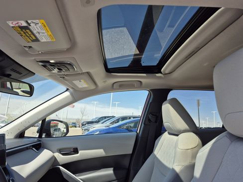 Used 2025 Toyota Corolla Cross LE w/ Moonroof Package image 36