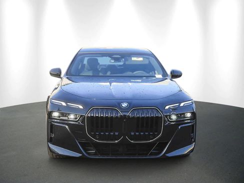 New 2026 BMW 740i w/ Premium Package image 2