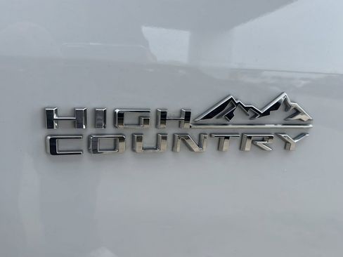 Used 2023 Chevrolet Traverse High Country FWD image 53