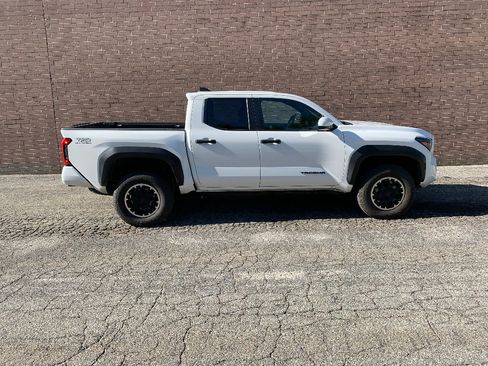 Used 2026 Toyota Tacoma TRD Off-Road AWD/4WD image 7