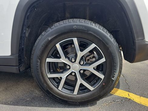 Certified 2023 Jeep Grand Cherokee Limited AWD/4WD image 34