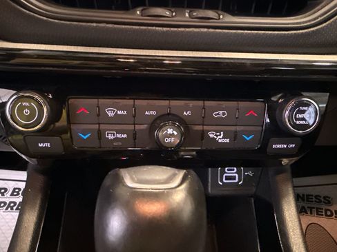 Used 2025 Jeep Compass Trailhawk w/ Trailer Tow Group AWD/4WD image 16