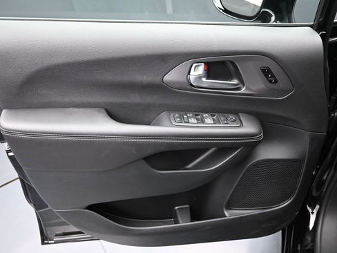New 2026 Chrysler Pacifica Select FWD image 22
