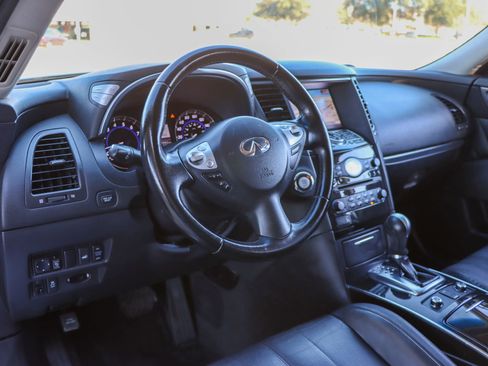 Used 2017 INFINITI QX70 3.7 w/ Premium Package image 10