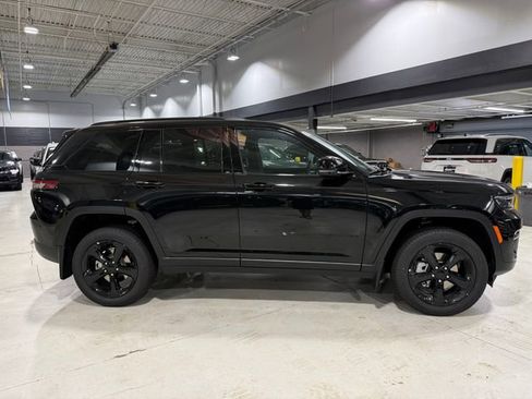 New 2025 Jeep Grand Cherokee Limited image 8
