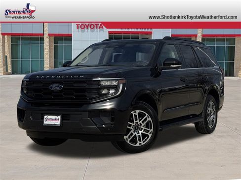 Used 2025 Ford Expedition Active image 1