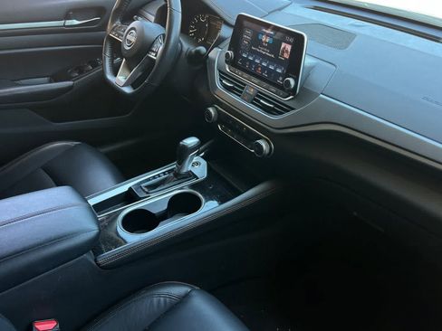 Used 2024 Nissan Altima 2.5 SR FWD image 17