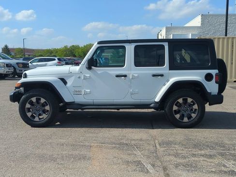 Used 2018 Jeep Wrangler Unlimited Sahara AWD/4WD image 6