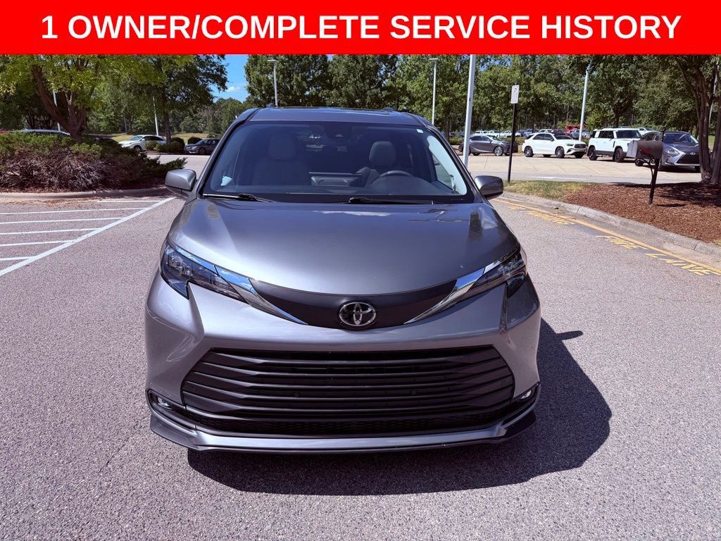Used 2026 Toyota Sienna XLE FWD image 2